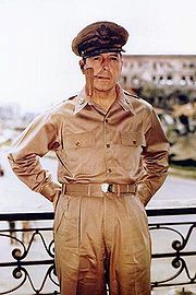 180px-Douglas_MacArthur_smoking_his_corncob_pipe.jpg